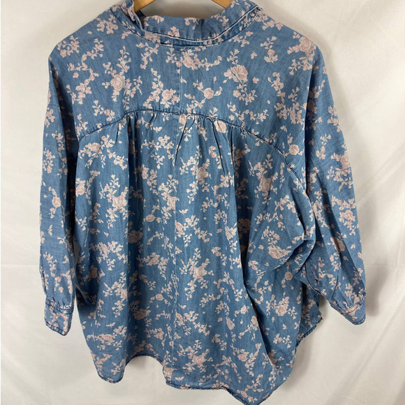 NWT Cato Blue Floral Chambray Top Size Small - Picture 3 of 3